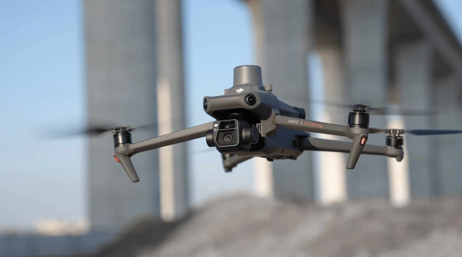 Dron za zračno fotografiranje objektov in zemljišč